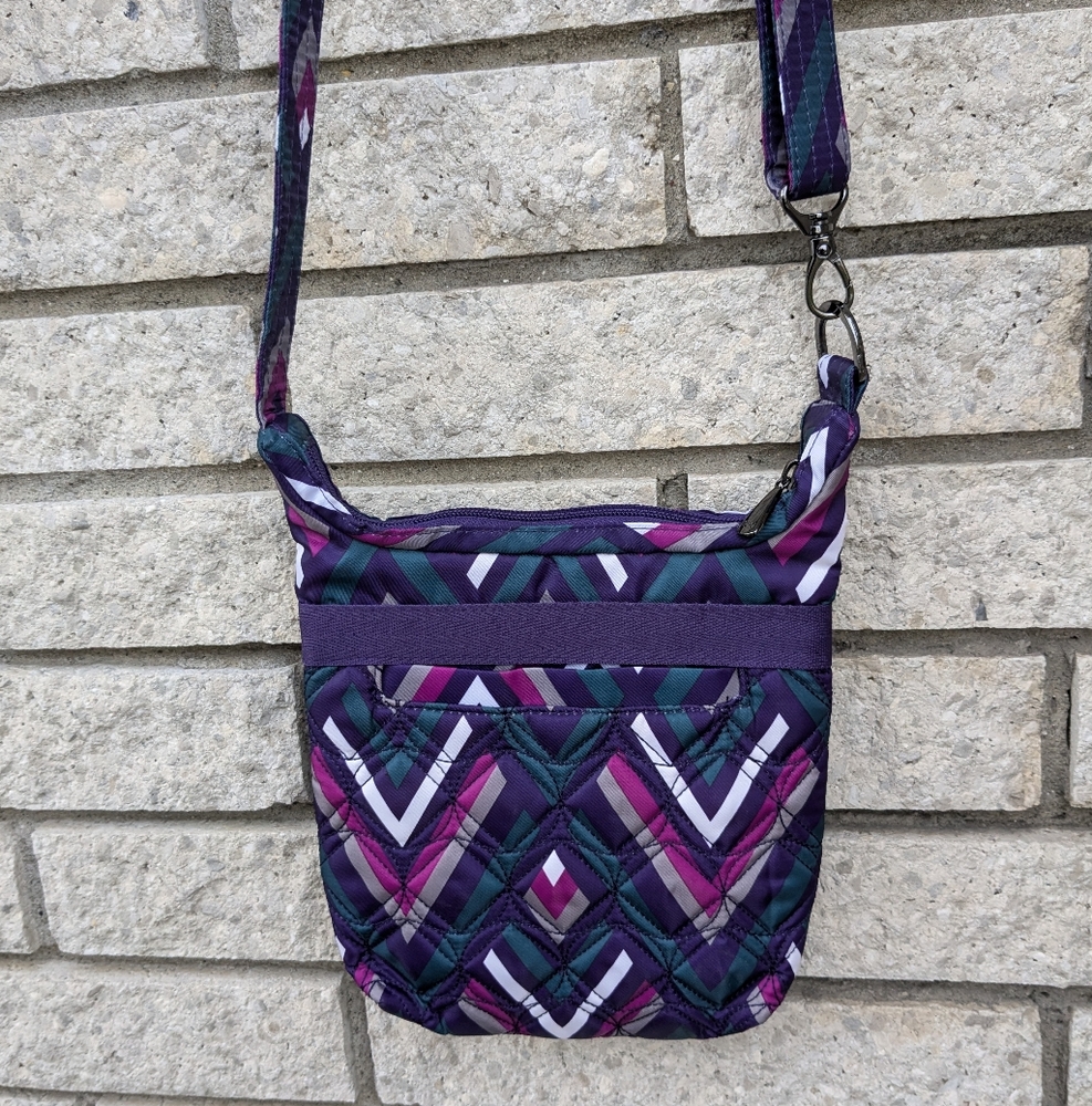 Lug Skipper RFID Purple Gray Pink Chevron Stripe Crossbody Bag Purse EUC Travel